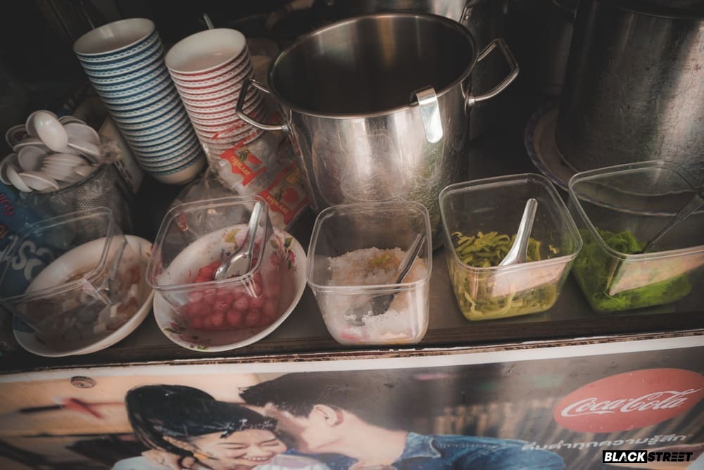 ภาพมุมขนมหวานเล็ก ๆ ของร้าน