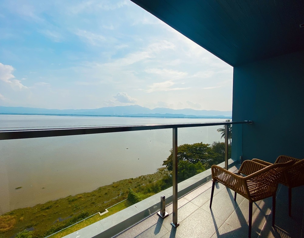 มุมจากในห้องที่เห็นกว๊านพะเยา ของ M2 Hotel Waterside