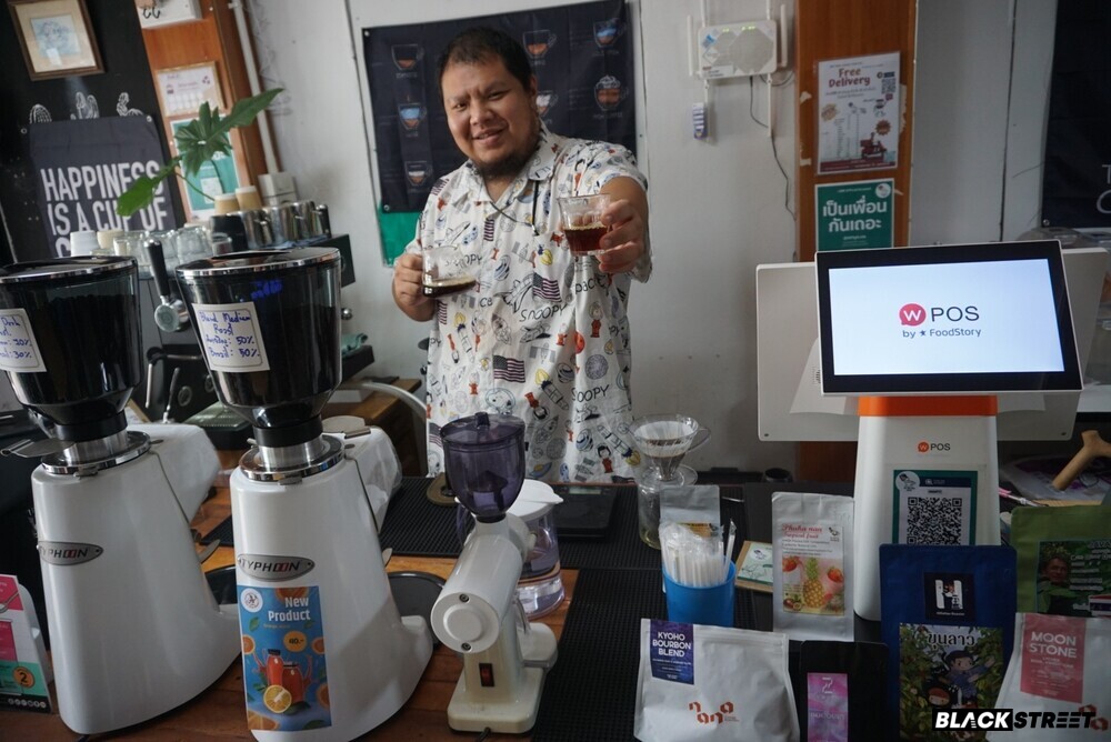 บาริสตาร์ใจดีส่งกาแฟดริปให้ชิม
