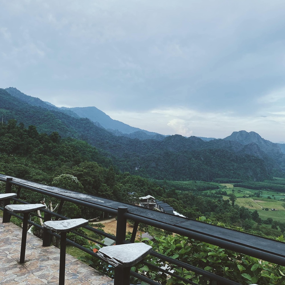 วิวนั่งจิบกาแฟชมบรรยากาศ ภูลังกา เลอบาโคนี่ จังหวัดพะเยา