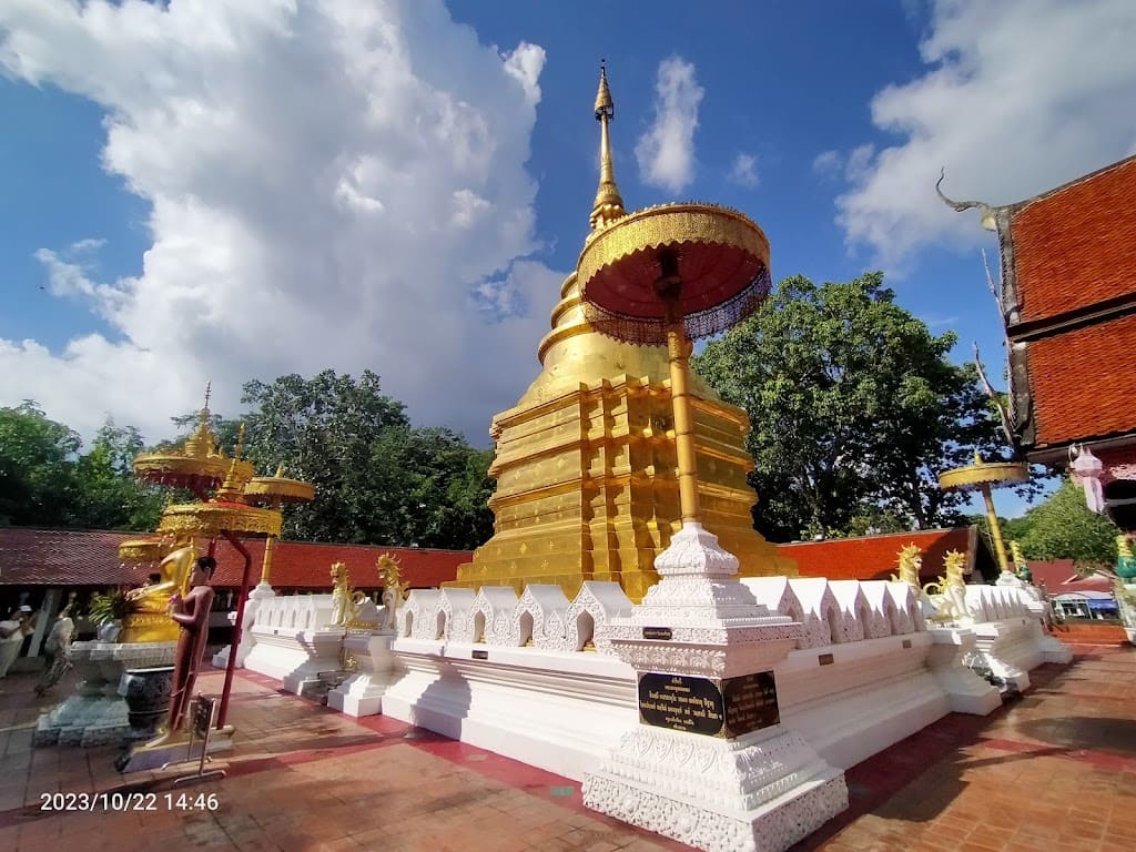 วัดพระธาตุจอมทอง วิหารเก่าแก่ ของจังหวัดพะเยา