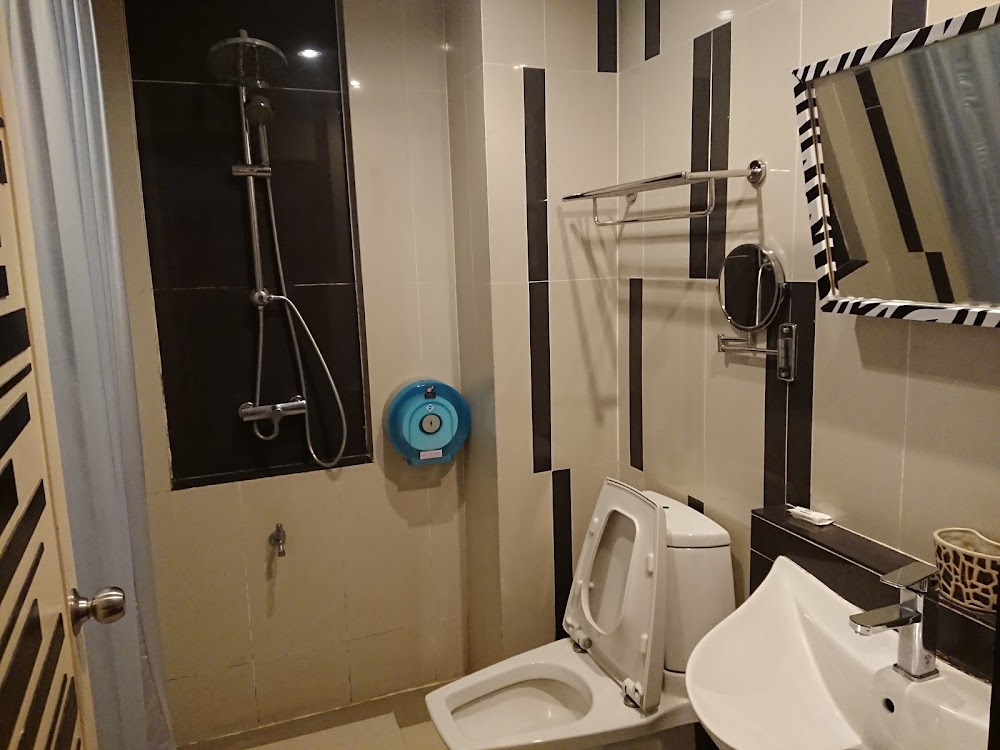 ภาพห้องห้องน้ำตึกเก่าของโรงแรมวินโฮเทล พะเยา