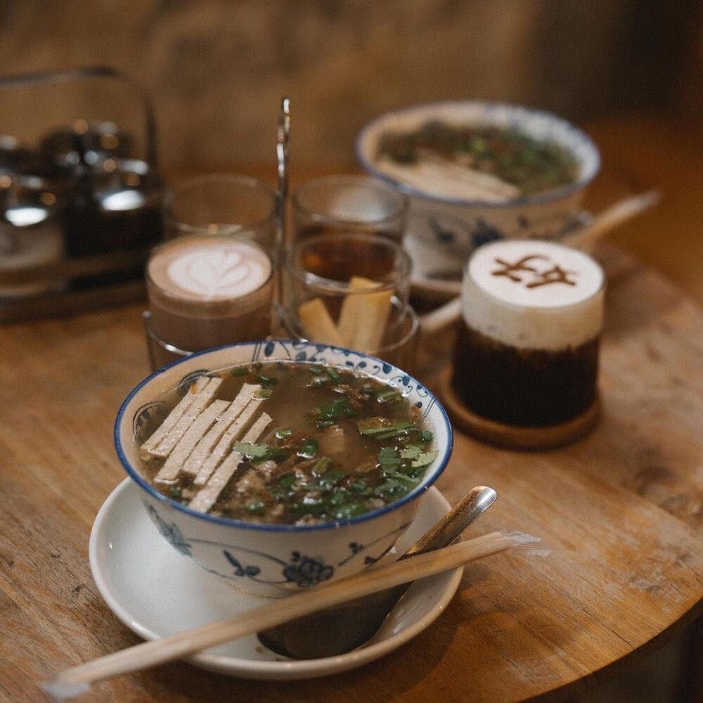 ข้าวเปียกจั๊บญวนโรยหน้าด้วยผักชี ร้าน Hao Khaoyai