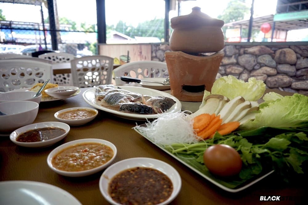 ชุดอาหารและเมนูของร้านกินปลาพะเยา