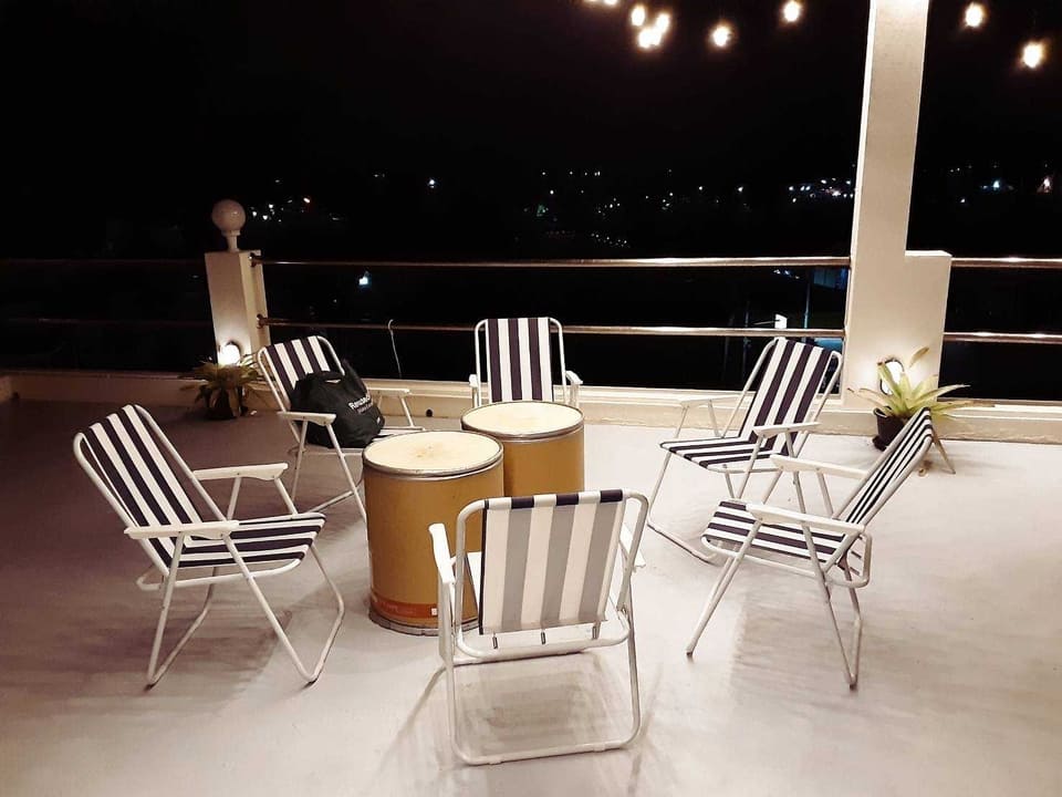 บรรยากาศตอนกลางคืน บ้านหลงเลเฮ้าส์