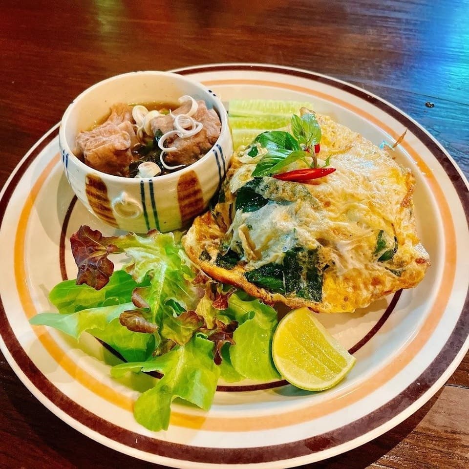 เมนูไข่เจียวสมุนไพร Lifehouse Cafe & Kitchen