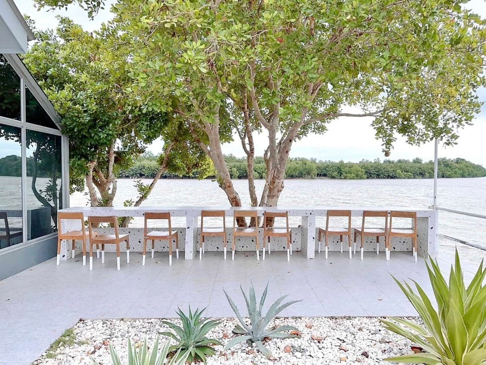 Nava House Café บรรยากาศภายนอกร้าน