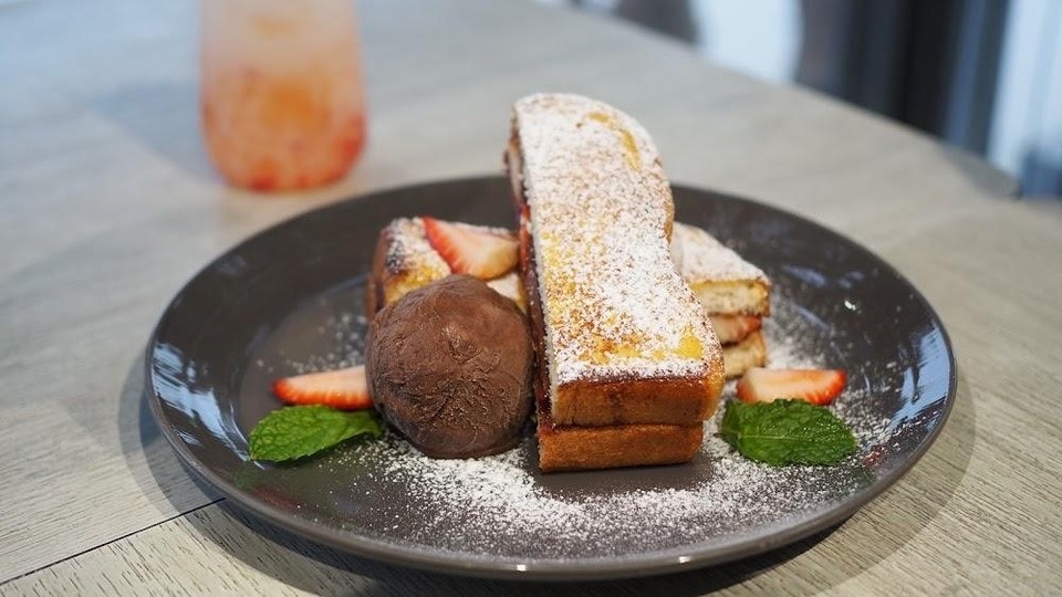 เค้กและเมนูของหวานของร้าน Nava House Café
