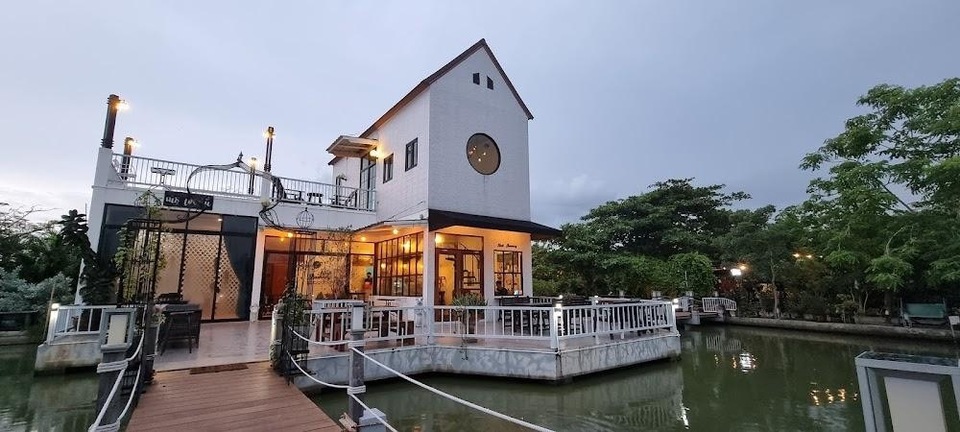 บรรยากาศหน้าร้าน Nutt-Journey Cafe & Bistro