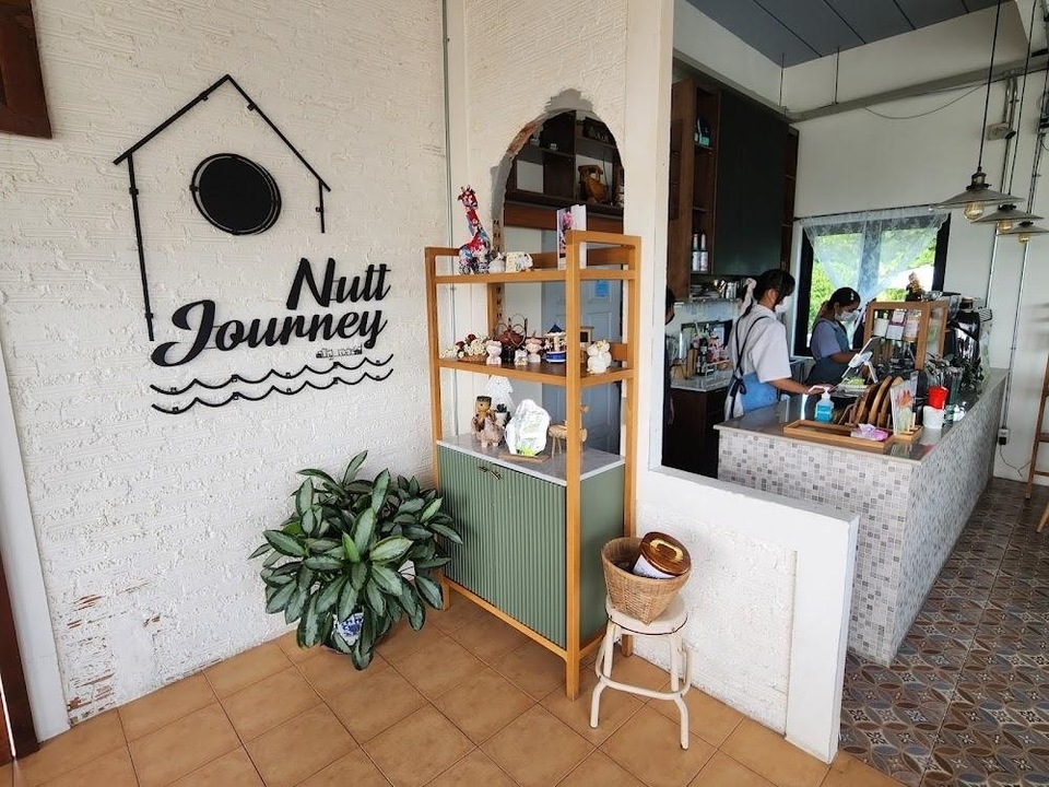 บรรยากาศภายในร้าน Nutt-Journey Cafe & Bistro
