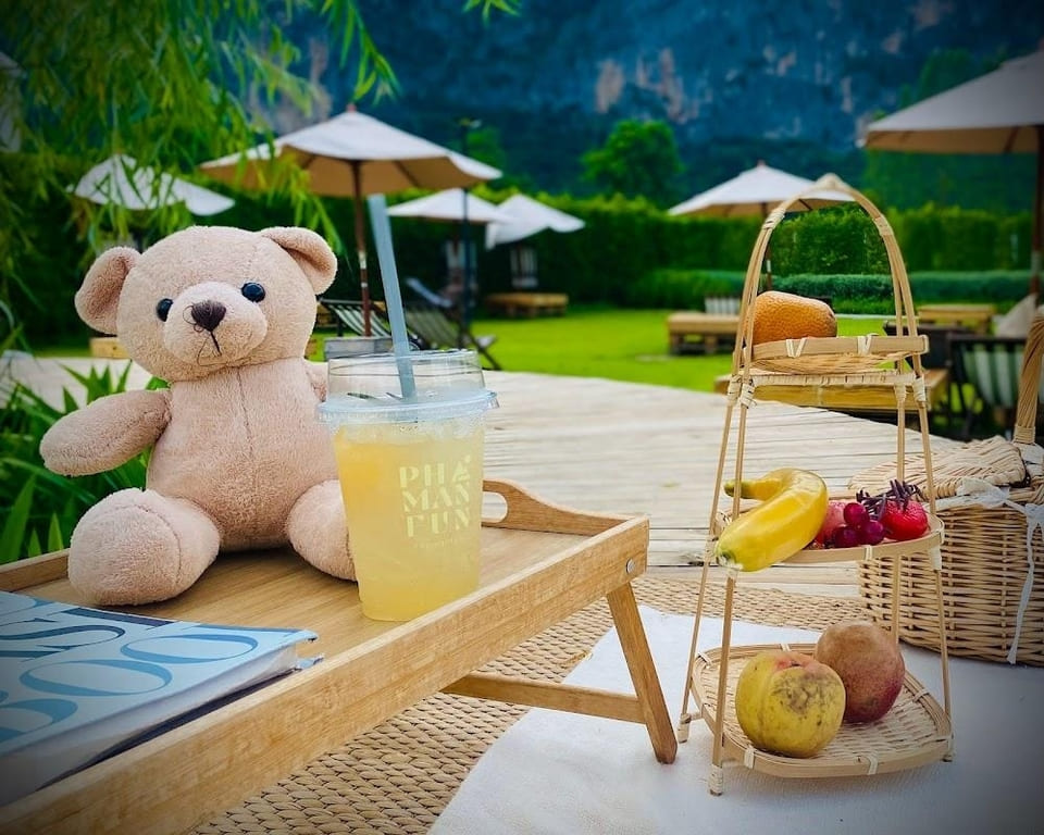 สั่งเมนูน้ำเพิ่ม เลยหาพร้อบของทางร้านมาถ่ายรูปซะเลย ผาม่านฝัน