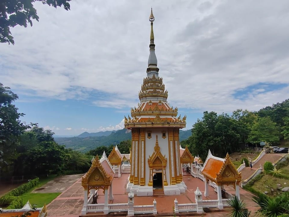 บรรยากาศบริเวณรอบๆ วัดพระพุทธบาทภูควายเงิน