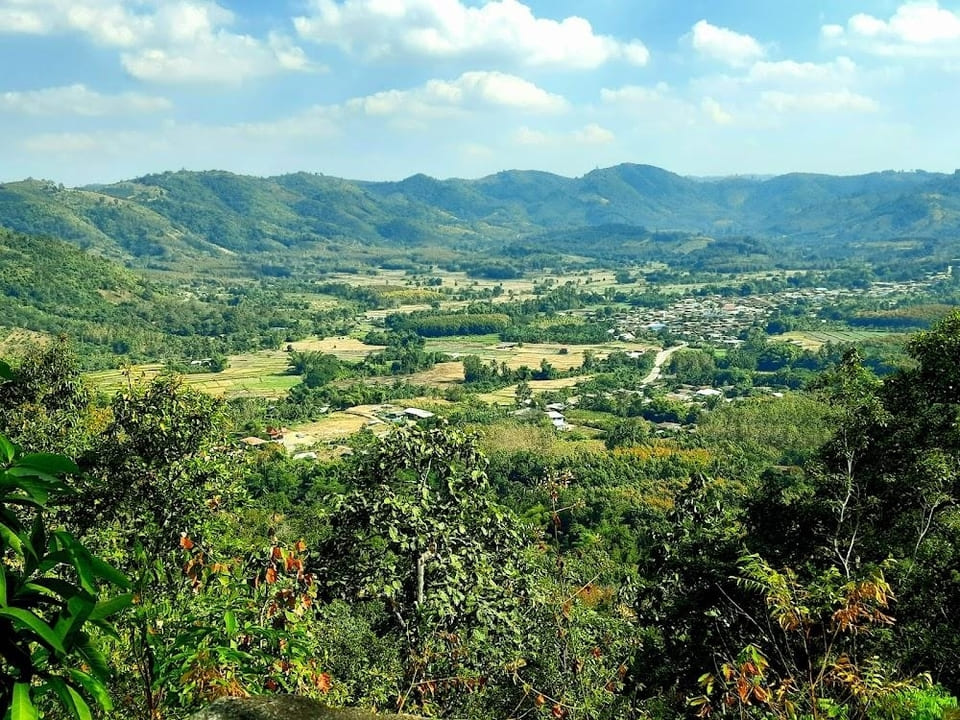 วิวสวยๆจากมุมสูง วัดพระพุทธบาทภูควายเงิน