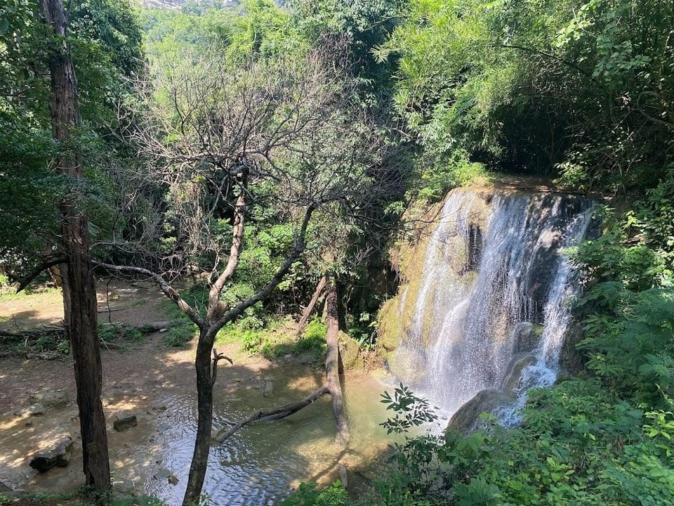 น้ำตกสวยๆ อุทยานแห่งชาติภูผาม่าน