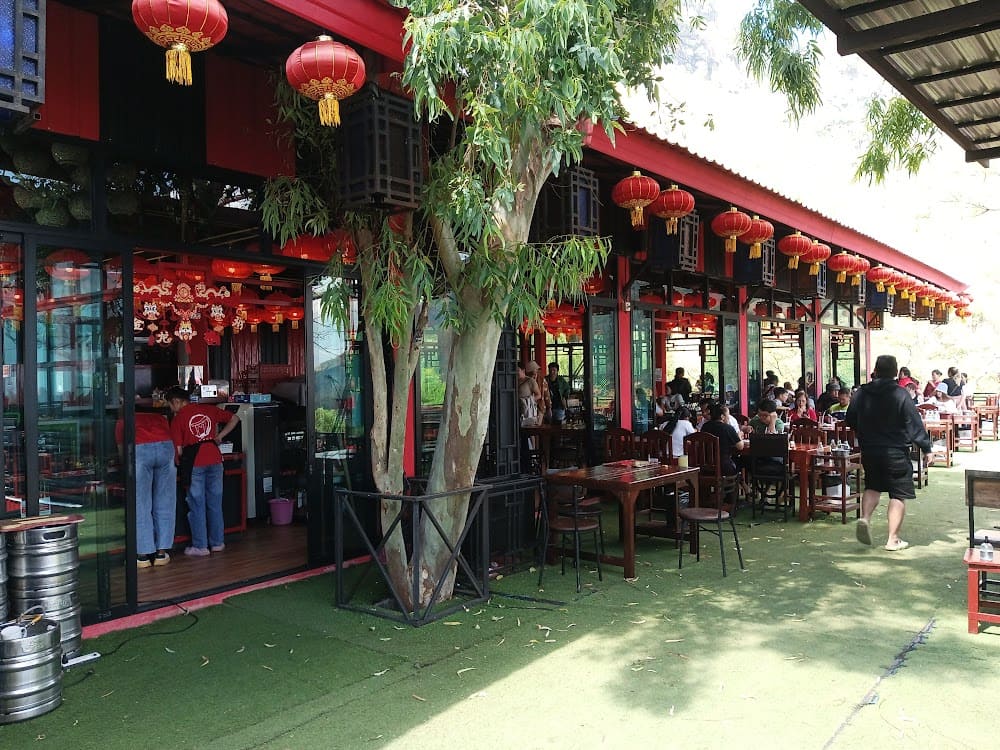 ด้านของของร้านในวันที่คนพลุกพล่าน