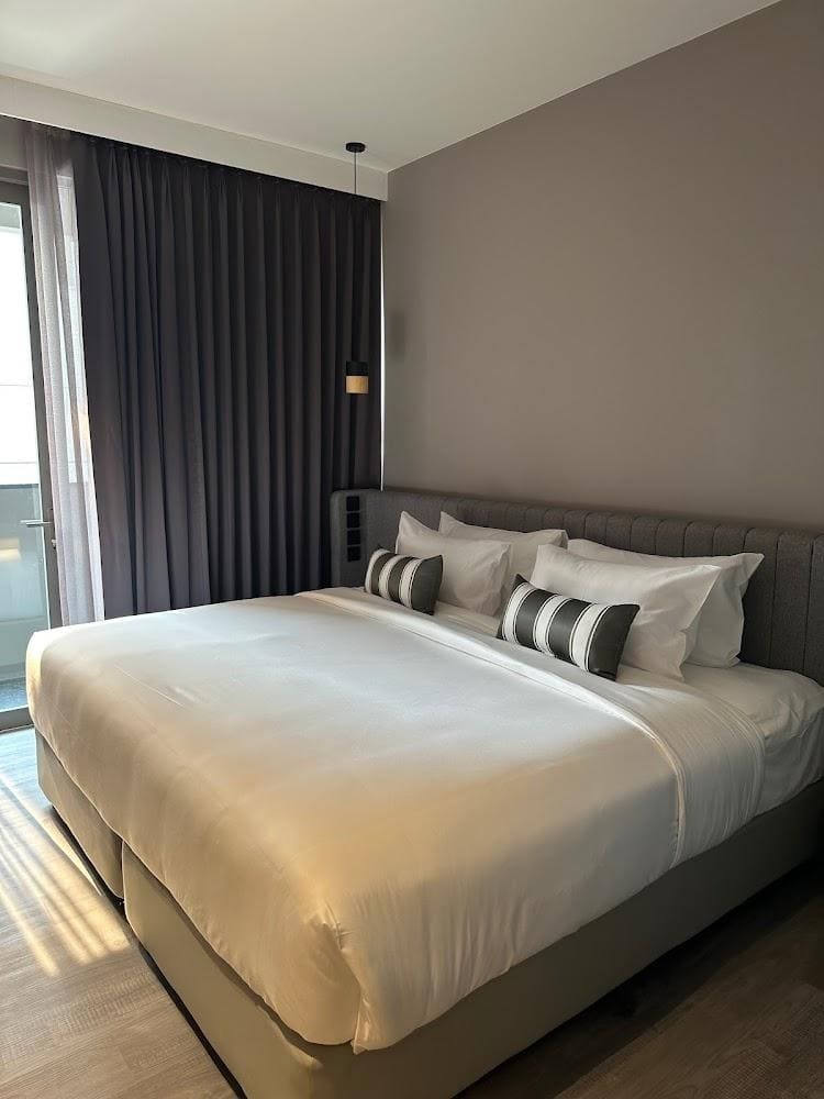 รูปห้องพักในโรงแรมเทรเวลลอดจ์ นิมมาน 2