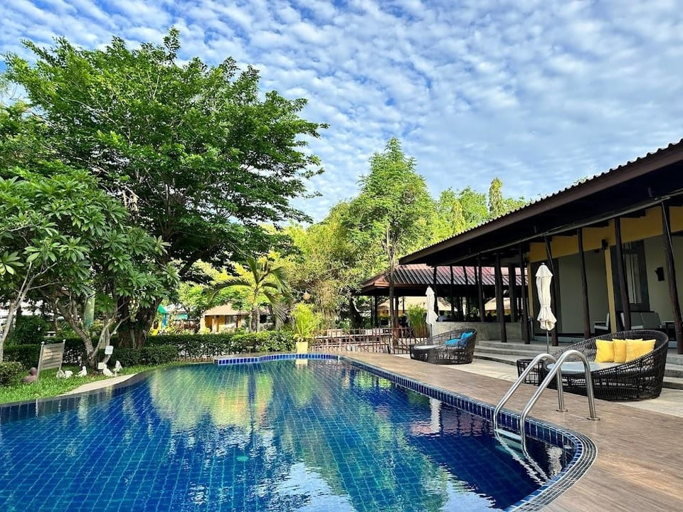 มีสระว่ายน้ำ วราสินธ์ รีสอร์ท