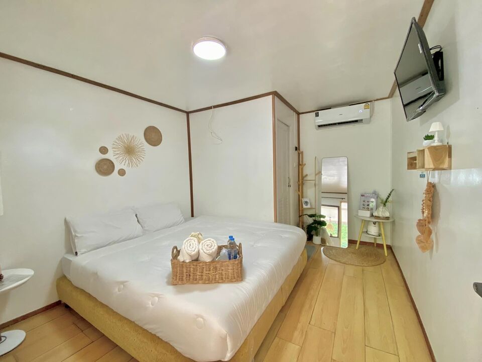 ที่พักแพรลอยน้ำ Erawan Mountain Beach