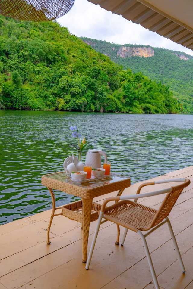 จิบกาแฟไปพลางๆ Erawan Mountain Beach