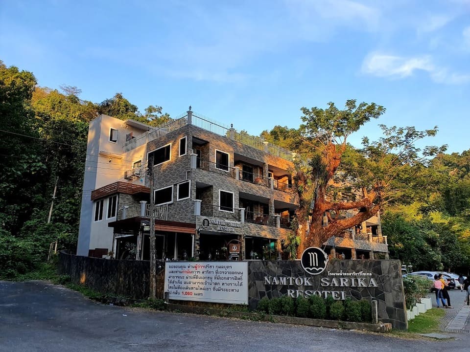 อากาศแจ่มใส Namtok Sarika Resotel
