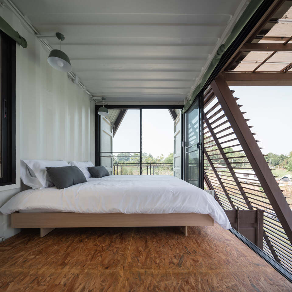 ห้องนอนชั้น 2 ในวิวล่า OOST kampville