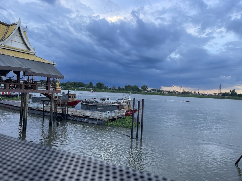 บรรยากาศ วิวสวยๆ เรือนไทยกุ้งเผา อยุธยา
