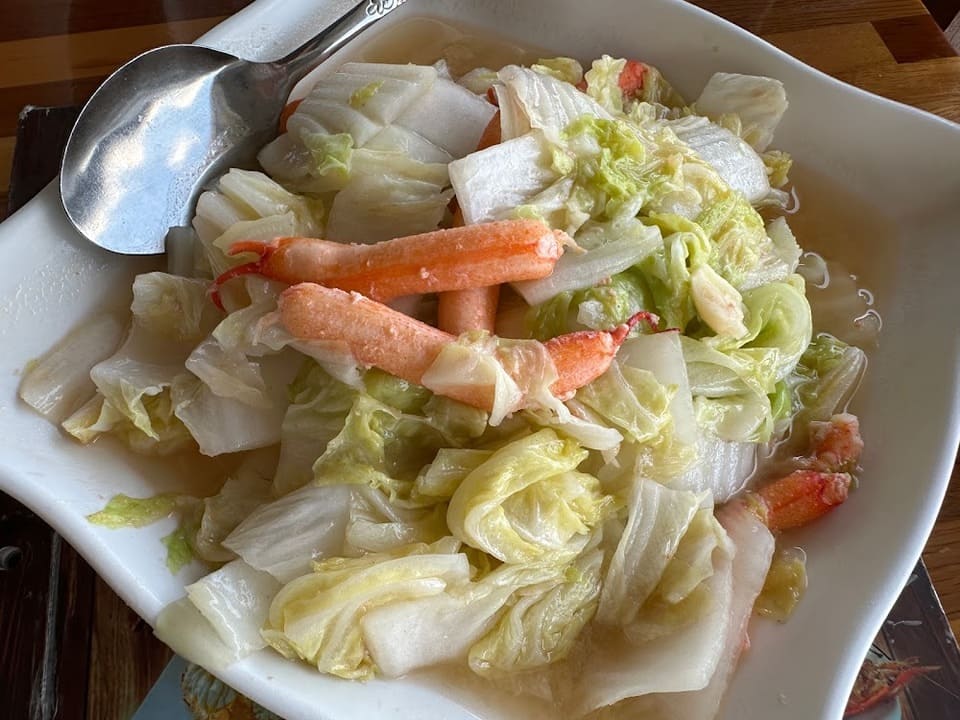 ผัดกะหล่ำปลีใส่ก้ามกุ้ง เรือนไทยกุ้งเผา อยุธยา