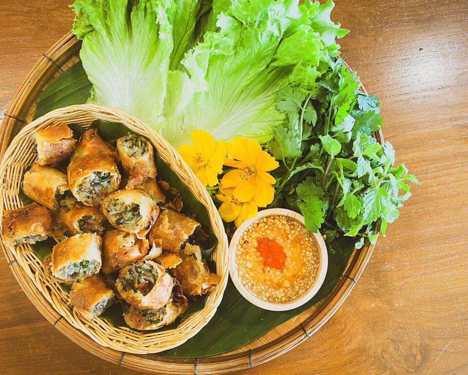 ปอเปี๊ยะทอดผักสด รีวิวคาเฟ่
