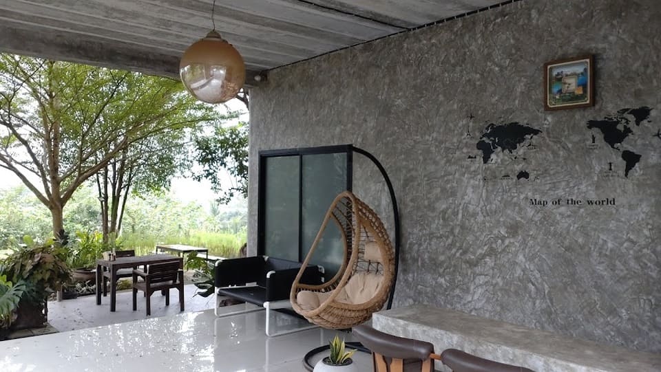 บรรยากาศเงียบสงบ ที่พักเขายายเที่ยง