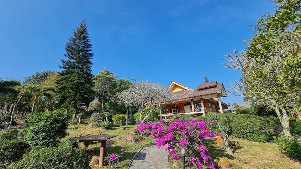 บ้านผาหินงาม เขายายเที่ยง ที่พักเขายายเที่ยง
