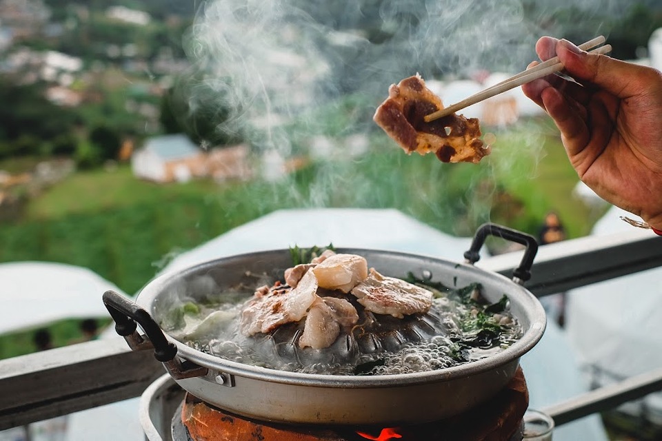 หมูกระทะราคา 399 บาท/ชุด และ 500 บาท/ชุด ที่พักม่อนแจ่ม
