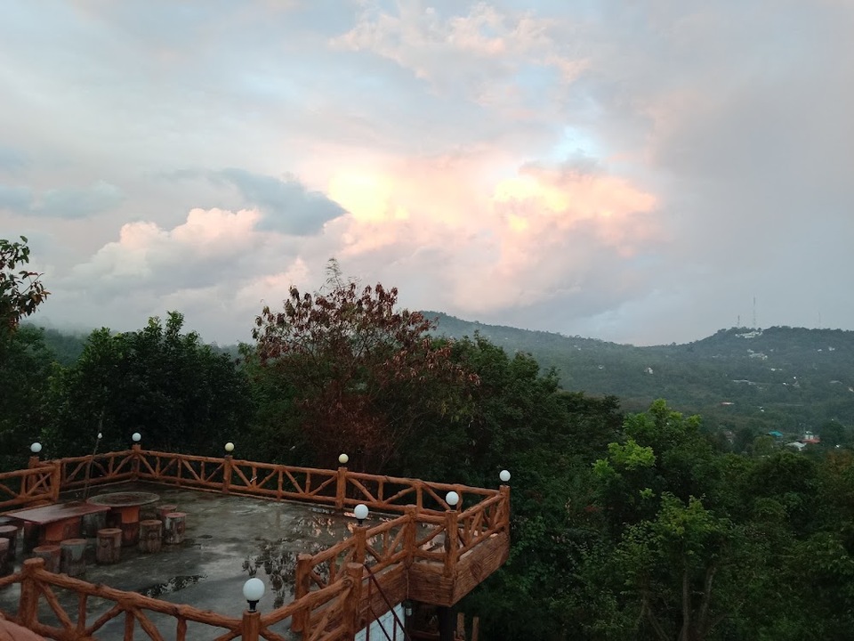ที่พักตั้งอยู่บนเนินเขา ที่พักเขายายเที่ยง