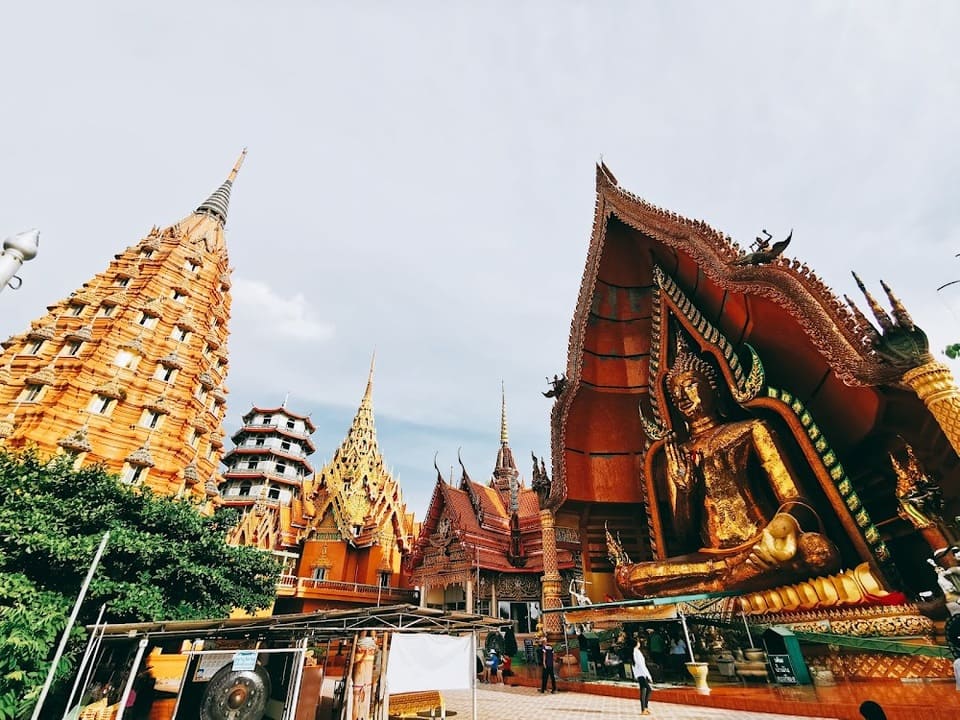 พระพุทธรูปปางประทานพร วัดถ้ำเสือ