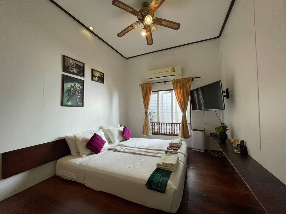 ห้องนอนสะอาดมากๆ ที่พักอัมพวา