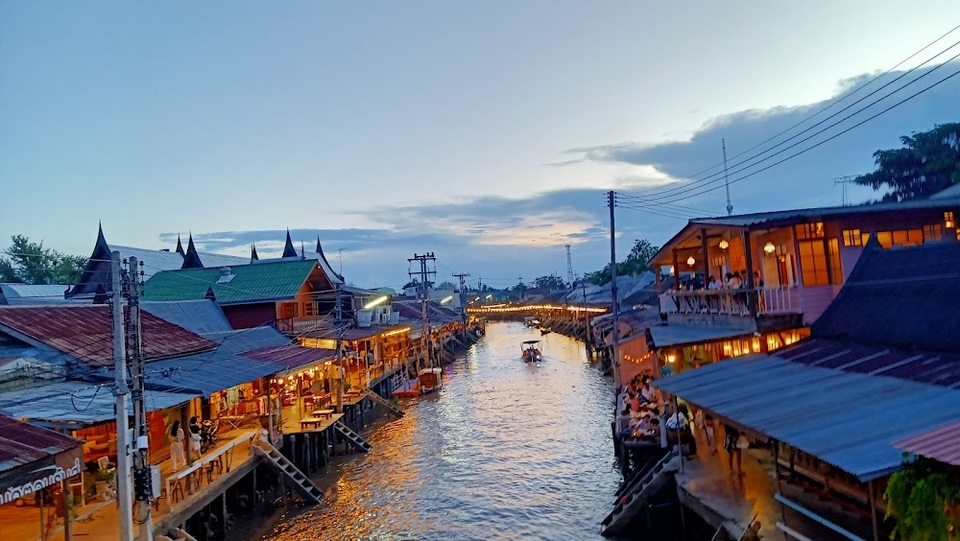 ไฮไลท์ของตลาด ตลาดน้ำอัมพวา