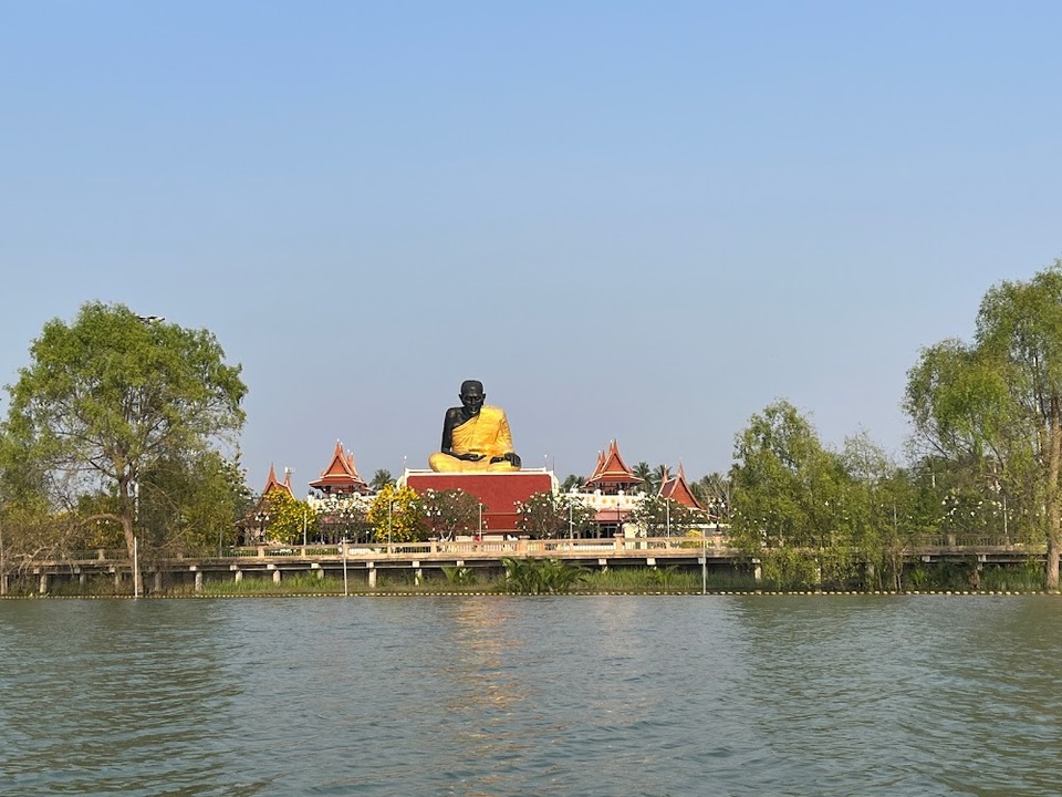 ล่องเรือไหว้พระ ตลาดน้ำอัมพวา