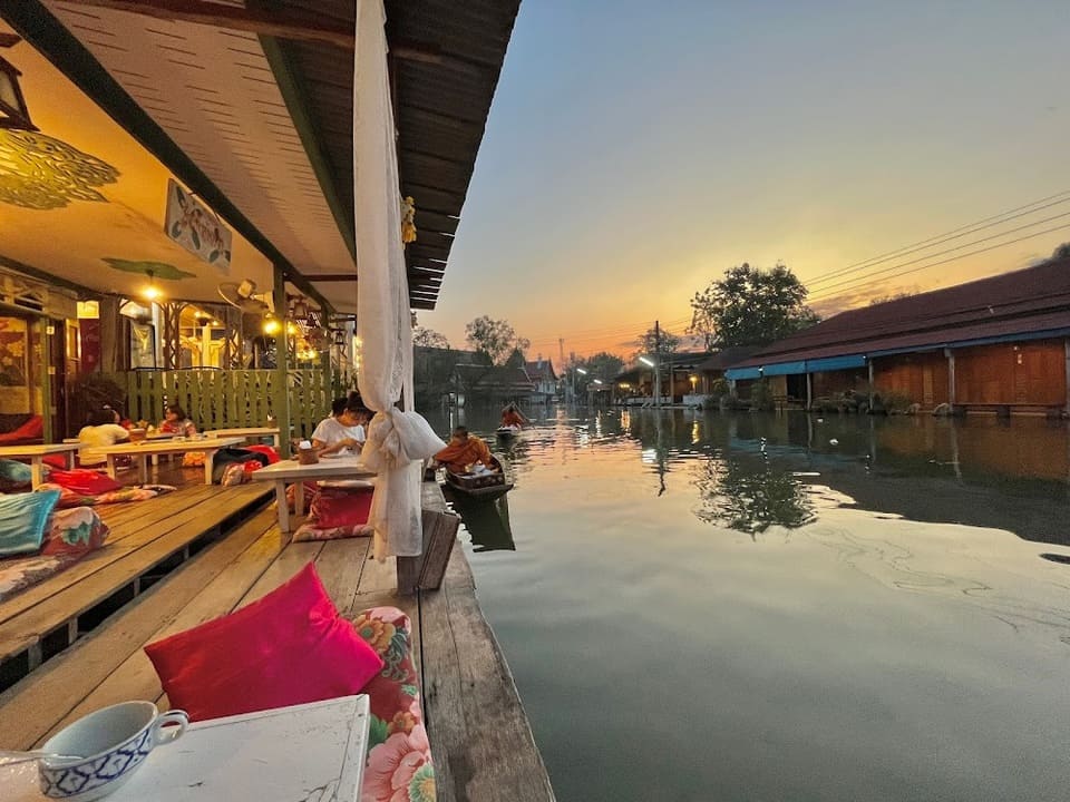 บ้านรักอัมพวา ที่พักอัมพวา