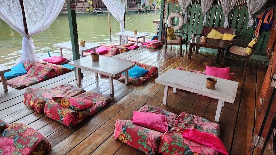 บริการอาหารและที่พักใกล้ตลาดน้ำอัมพวาเพียง 200 เมตร ที่พักอัมพวา