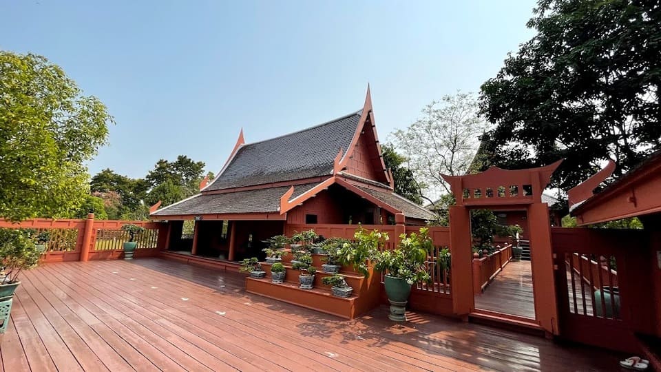 มีการจัดการแสดงศิลปวัตถุในสมัยต้นรัตนโกสินทร์ เครื่องใช้ส่วนพระองค์ของร.2 ที่เที่ยวสมุทรสงคราม