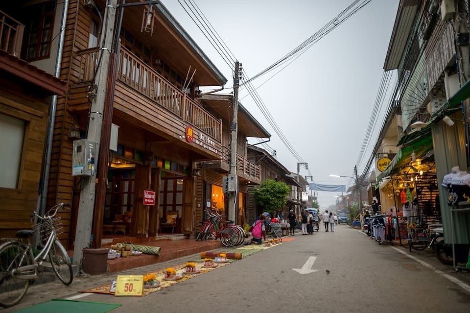 เป็นโรงแรมบูติกที่ตกแต่งอย่างสวยงามและทันสมัย อยู่ในถนนคนเดินเลย ที่พักเชียงคาน