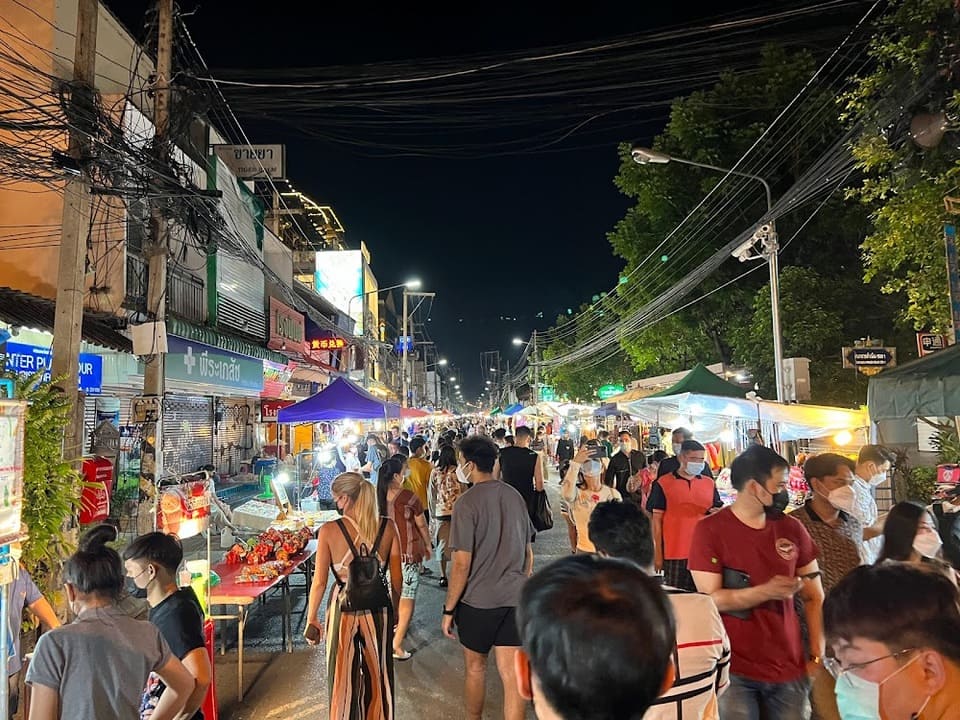 ได้สัมผัสถึงวิถีชีวิตของคนเชียงใหม่ ถนนคนเดินเชียงใหม่
