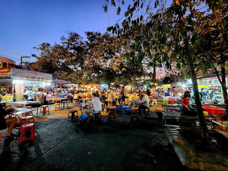 ถนนคนเดินวัวลาย ถนนคนเดินเชียงใหม่