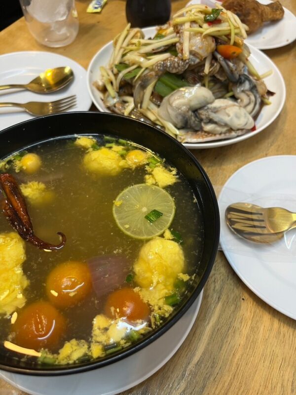 บริการดี ไม่ต้องรอนาน ยำปูม้าเจ็ดยอด