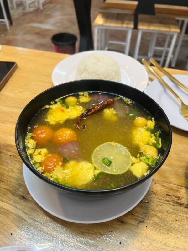 ต้มแซ่บพวงไข่อ่อน ยำปูม้าเจ็ดยอด